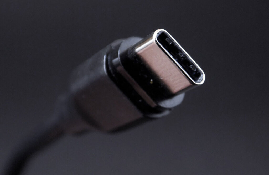 مقایسه USB 3، USB 4، Thunderbolt 3، Thunderbolt 4